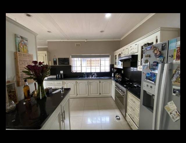 3 BEDROOM HOUSE FOR SALE IN MONTROSE